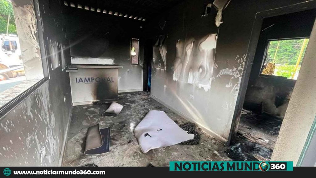 Quemados siete módulos policiales y una FarmaValencia