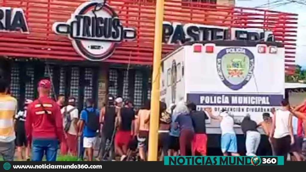 Quemados siete módulos policiales y una FarmaValencia