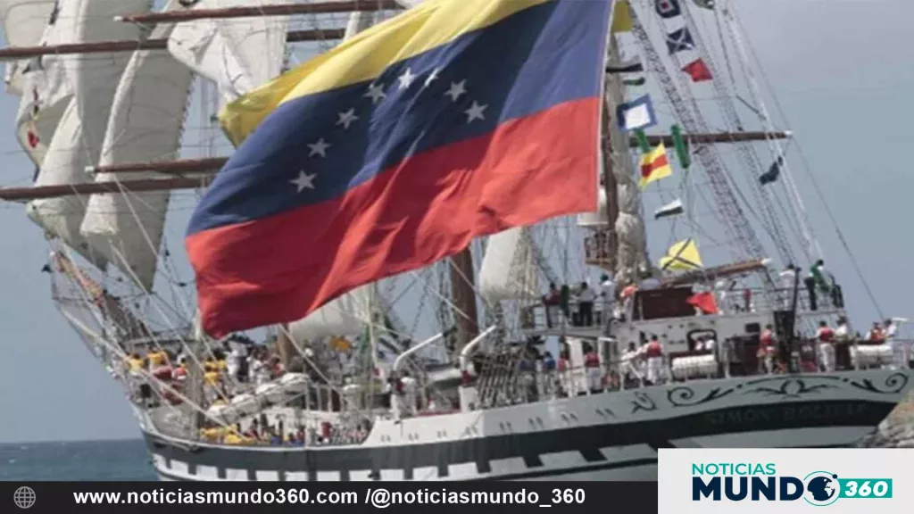 Tripulación del Buque Escuela Ruso rinde homenaje a Simón Bolívar en La Guaira