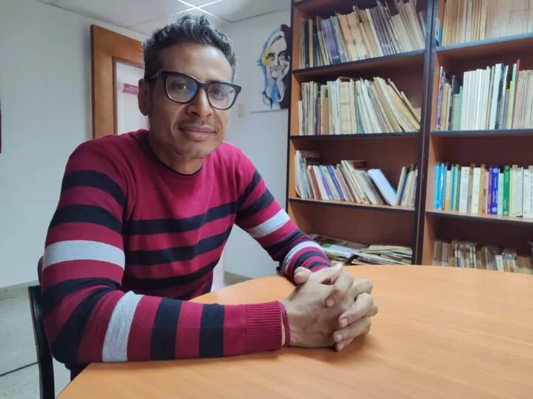 Ex subdirector de revista Poesía Carlos Osorio recibirá Botón Filuc