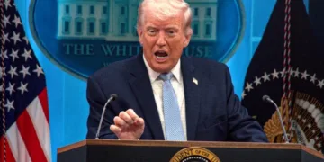 Trump advierte colapso inminente Quedan tres días para que explote el sistema petrolero de Irán